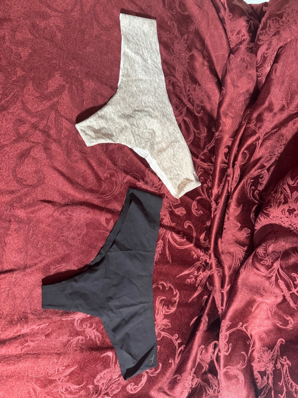 PINK Victoria's Secret Seamless Thong Panty Duo - Black & Light Gray Large NWT